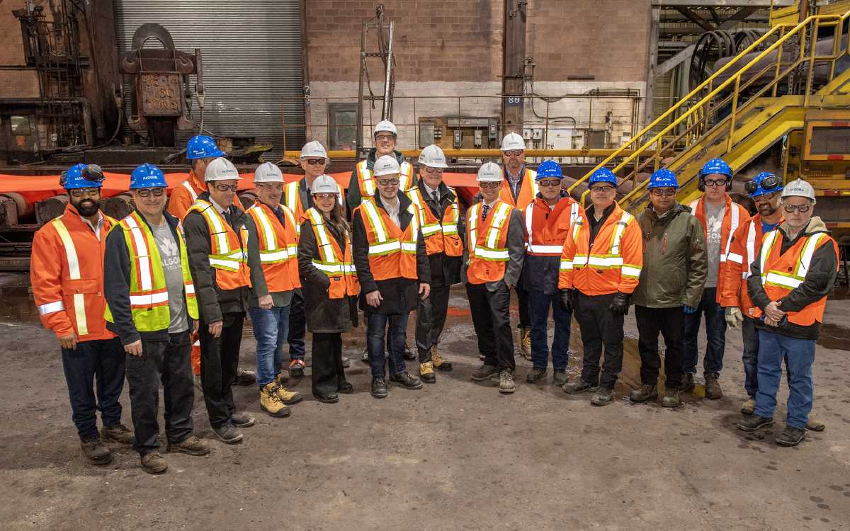 Davie et Algoma Steel célèbrent le laminage d’acier canadien pour la construction du brise-glace Polaire Max de la Garde côtière canadienne
